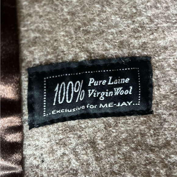 %100 Virgin Wool Coat - Picture 11 of 14